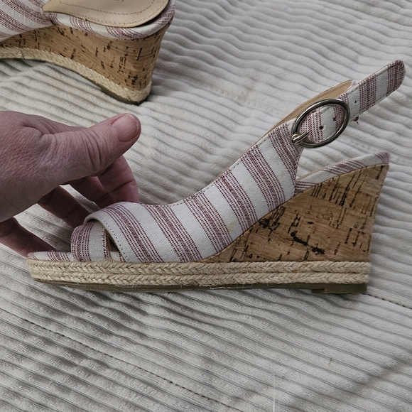 Liz Claiborne Women's Striped Wedge Sandals - Red and White Size 6.5 - Picture 7 of 11